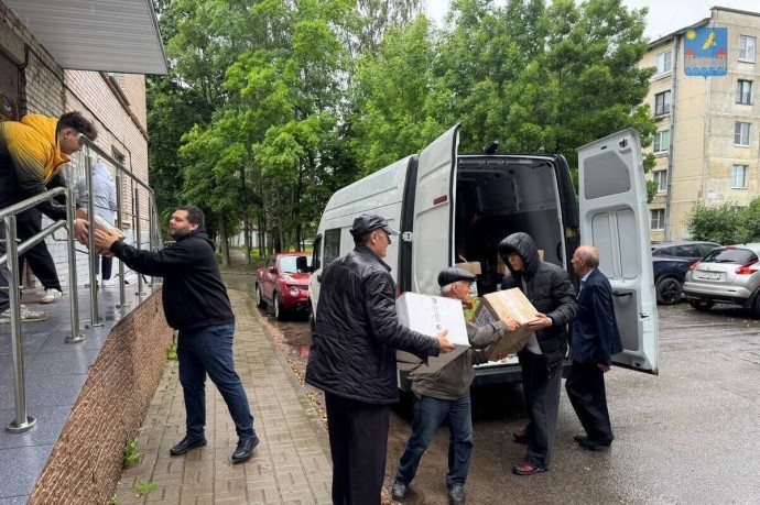 Жители Кингисеппа собрали гуманитарный груз в зону СВО