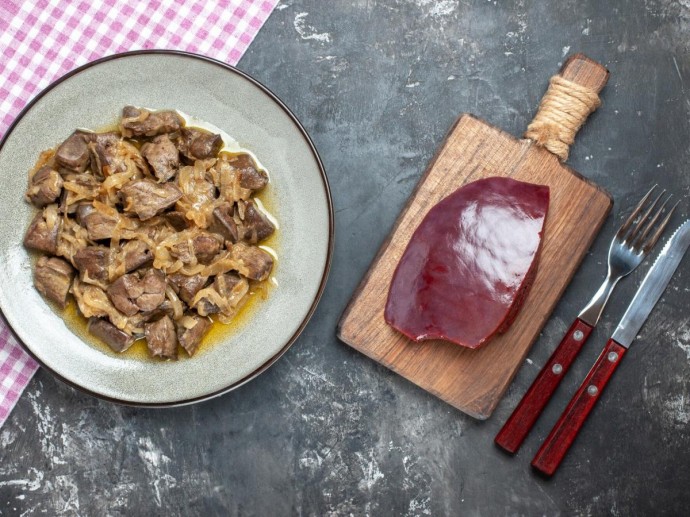 Рецепты: как приготовить куриную и говяжью печень с луком, сметаной и яблоками Рецепты: как приготовить куриную и говяжью печень с луком, сметаной и яблоками