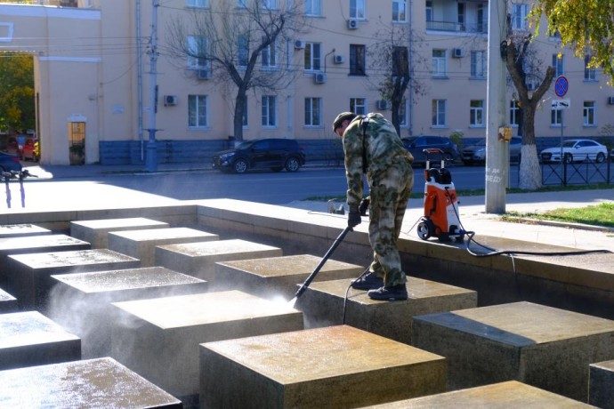 В Астрахани стартовала консервация городских фонтанов