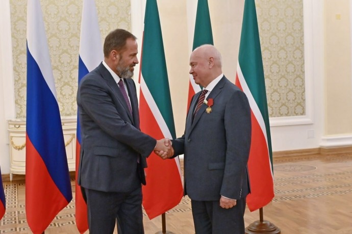 Игорь Комаров вручил орден спикеру башкирского парламента