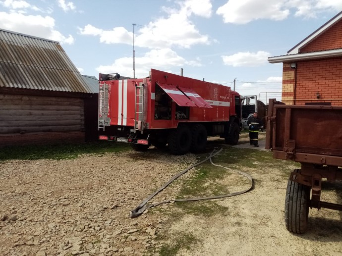 Пензенские спасатели помогли потушить пожар в Средней Елюзани