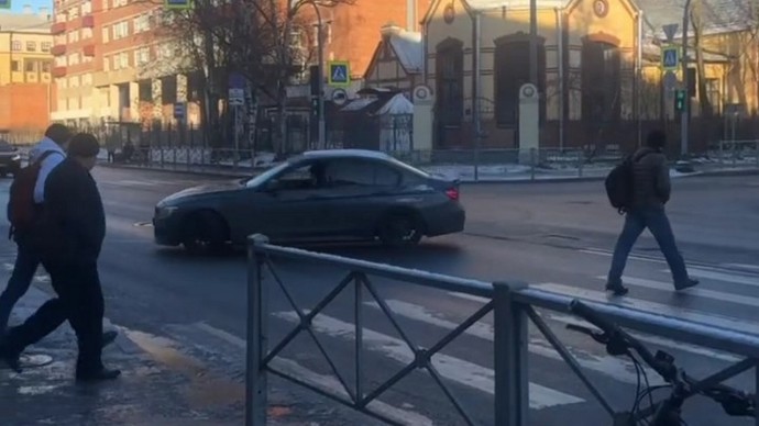 Лихача на БМВ привлекли к ответственности за дрифт на перекрестке Лихача на БМВ привлекли к ответственности за дрифт на перекрестке