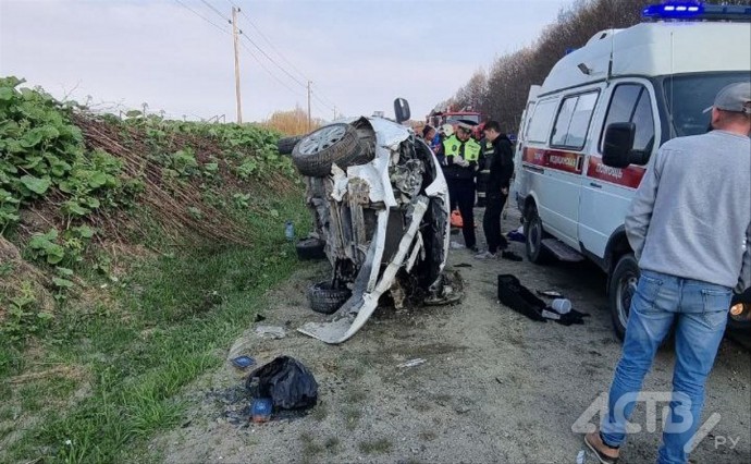 Пострадали двое: автомобиль перевернулся в Анивском районе