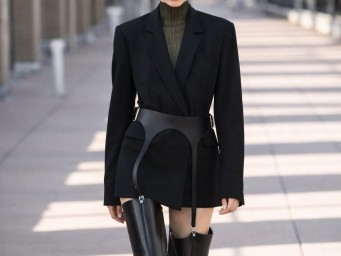 Пояс для чулок назван главным модным аксессуаром 2026 года — Vogue