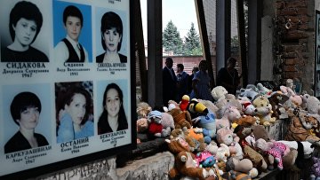 Львова-Белова почтила память погибших при теракте в Беслане Львова-Белова почтила память погибших при теракте в Беслане