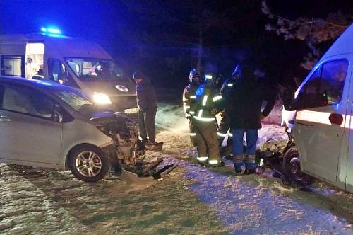 На месте ДТП с автомобилем скорой помощи в Приамурье работали спасатели