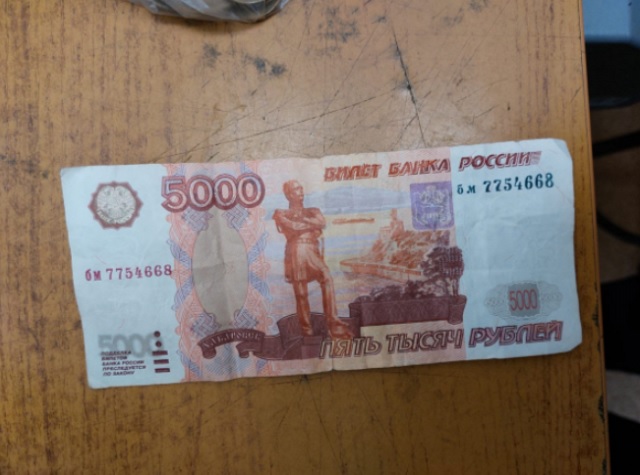 Житель Саранска обвиняется в сбыте поддельных пятитысячных купюр Житель Саранска обвиняется в сбыте поддельных пятитысячных купюр