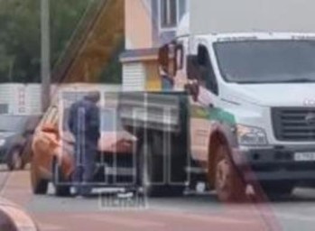 На улице Кривозерье в Пензе легковушка врезалась в грузовик