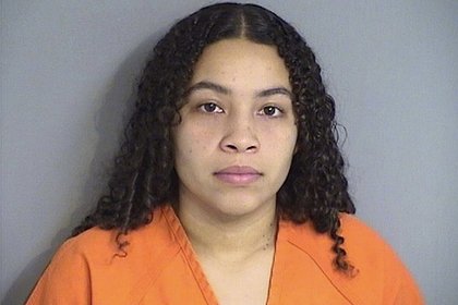 Учительница физкультуры отправляла 13-летнему школьнику интимные фотографии Учительница физкультуры отправляла 13-летнему школьнику интимные фотографии