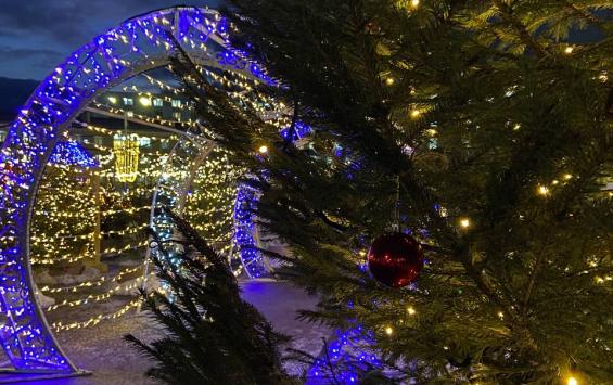 Курск украшают световыми инсталляциями и готовят к старту новогодних мероприятий