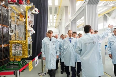 В России запущена первая конвейерная линия сборки спутников массой до 300 кг