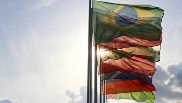 Страны БРИКС должны укреплять координацию в сфере торговли — Минкоммерции КНР