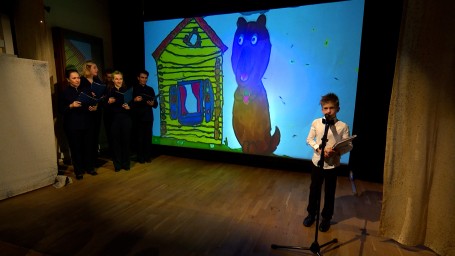 В театре марионеток Деммени представили спектакль и книгу, созданные вместе с центром Турнера