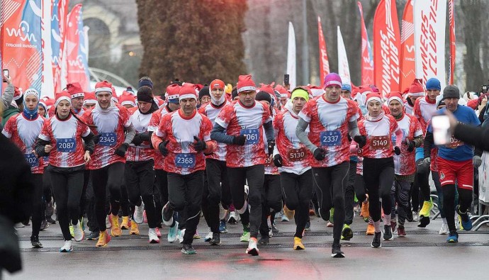 Забег Дедов Морозов собрал в Туле более 1100 участников