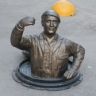 Времена. В Петербурге - рекордный салют, в Саратове открыт памятник работнику "Водостока"