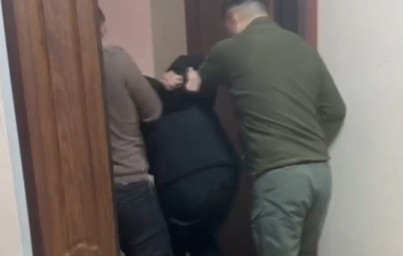 Жителя Бурятии, вымогавшего деньги у похищенных мужчин, оставили в СИЗО