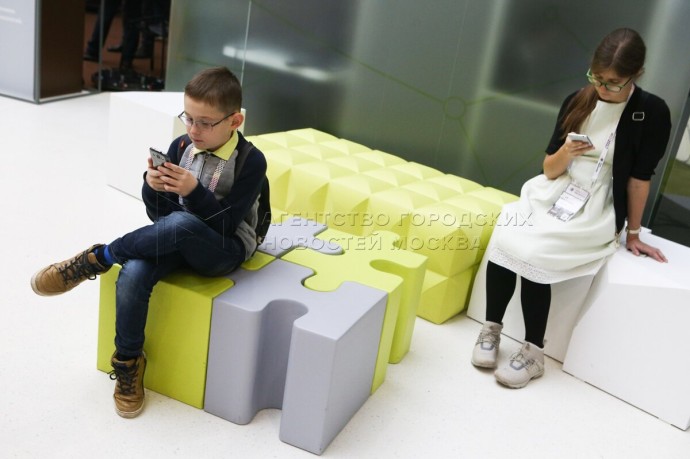 Психолог Никишина: Скроллинг соцсетей блокирует у детей долговременную память Психолог Никишина: Скроллинг соцсетей блокирует у детей долговременную память