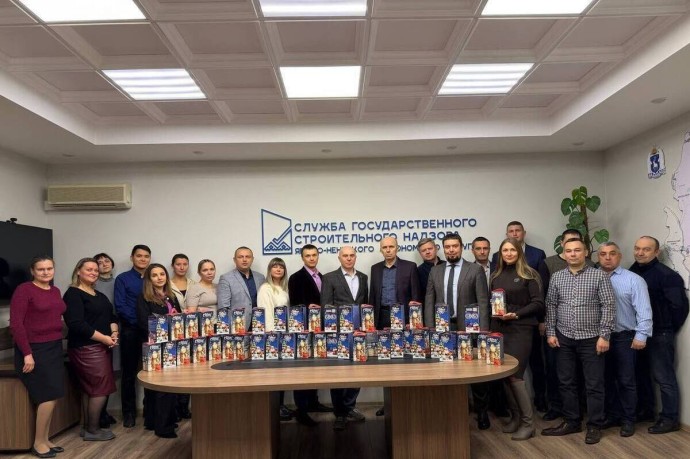 Госстройнадзор Ямала подготовил подарки для детей подшефной Волновахи