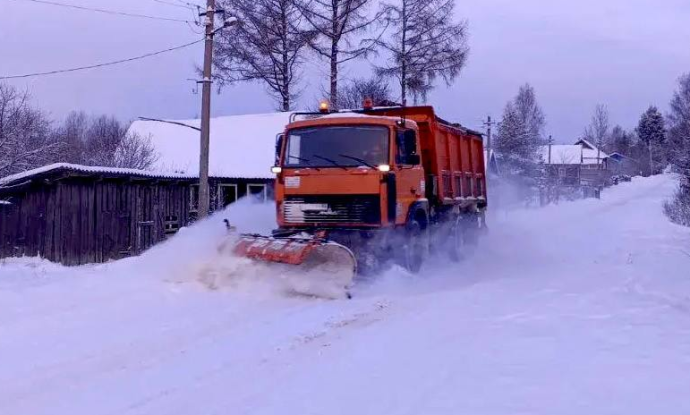 Новгородцы могут оставить заявку на уборку дороги от снега через мессенджер Max