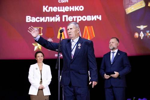 Амурчанин Петр Клещенко получил медаль «Отец солдата» Амурчанин Петр Клещенко получил медаль «Отец солдата»