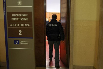 Начальник полиции выстрелил в лицо молодой любовнице на рабочем месте