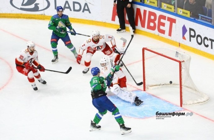 В Уфе «Салават Юлаев» разгромил екатеринбургский «Автомобилист» В Уфе «Салават Юлаев» разгромил екатеринбургский «Автомобилист»