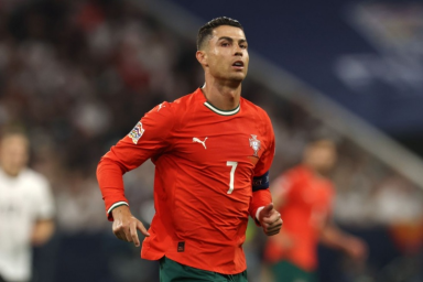 Фото: Реакция Криштиану Роналду на удаление в матче с Ирландией