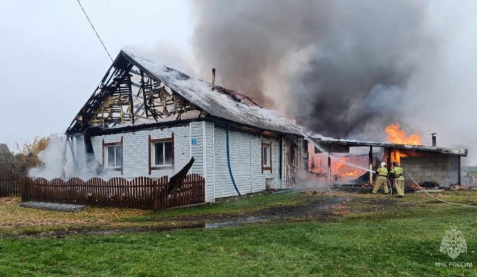 В Пижанском районе огонь охватил частный жилой дом