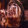 «Первые признаки появились в 22 года». Как россияне становятся алкоголиками и как распознать зависимость у близкого?