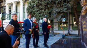 В преддверии 80-летия Победы в Великой Отечественной войне Дмитрий Чернышенко встретился с волонтёрами Запорожской области