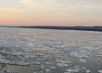 Ледоход на Амуре между Благовещенском и Хэйхэ сняли на видео Ледоход на Амуре между Благовещенском и Хэйхэ сняли на видео