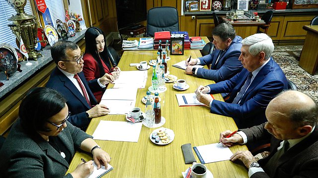 Иван Мельников принял Посла Венесуэлы в России