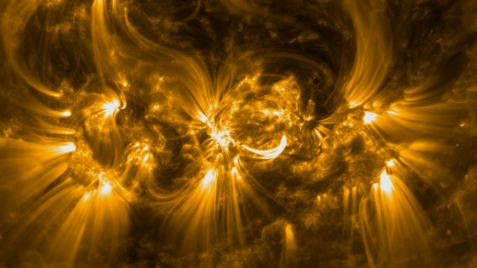 Мощные солнечные вспышки грозят Земле в ближайшие трое суток