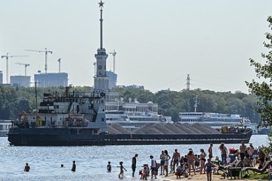 Москвичам назвали время апогея жары