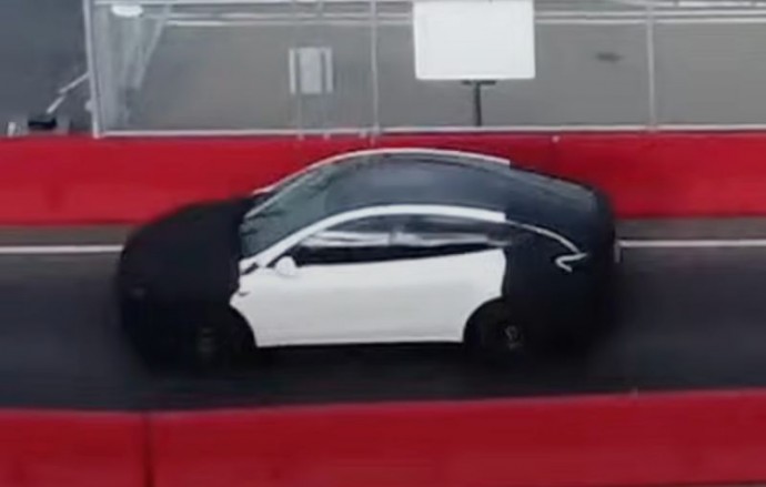 Илон Маск намеренно отрицал отказ Tesla от выпуска электромобиля за $25 000 на публике