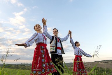 Смолян поздравляют с Днем народного единства