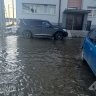 "Озеро" у подъезда на Набережной: у дома в Стародубском разлилась огромная лужа