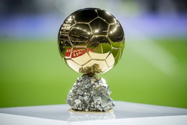 Фигу назвал игроков, которые достойны получить «Золотой мяч» в этом году