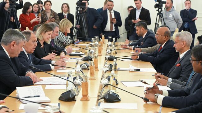 Главы МИД России и Индии обсудили сотрудничество в энергетической сфере