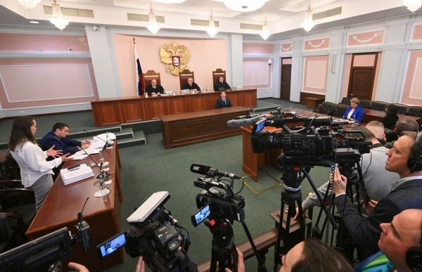 Верховный суд постановил отменить все решения нижестоящих инстанций по делу Долиной и Лурье