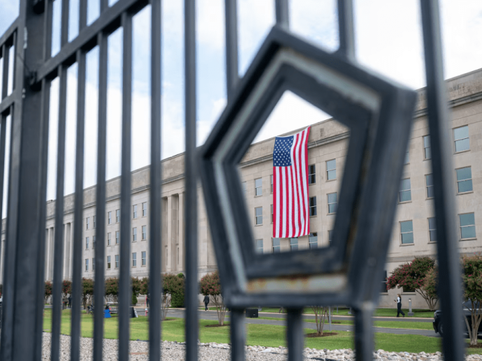 Законодатели США призвали Пентагон поместить IT-компании Китая в чёрный список «военных» организаций