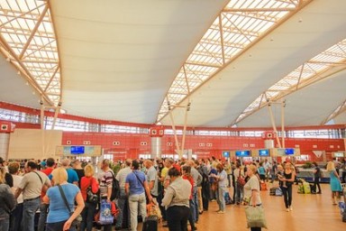 Рекламный щит рухнул на пассажиров в аэропорту Шарм-эш-Шейха