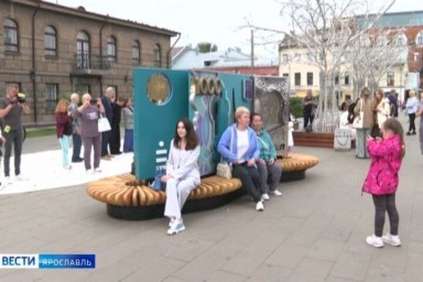 На ярославской скамейке-купюре станет светлее