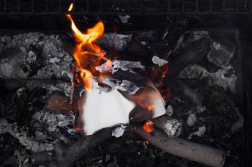 В Благовещенске у подъезда многоэтажки произошел пожар В Благовещенске у подъезда многоэтажки произошел пожар