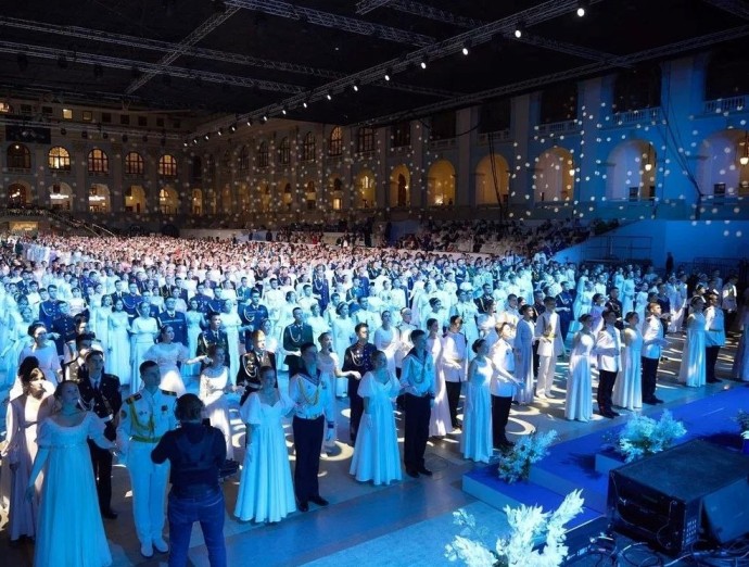 Ярославские школьники выступили на кремлевском кадетском балу