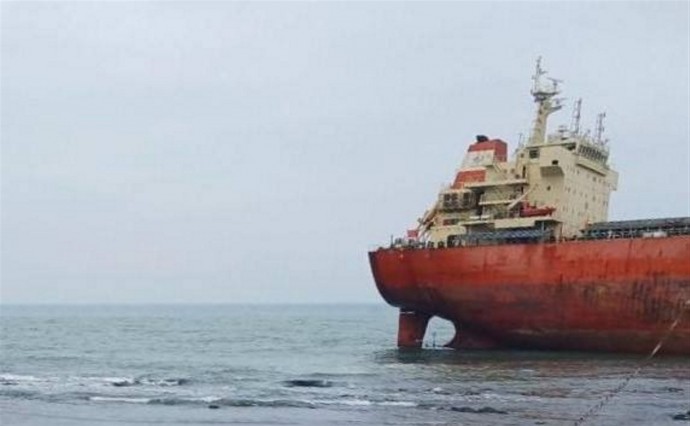 В Невельске завершили работы по откачке нефтепродуктов с севшего на мель судна An Yang 2