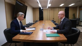 Дмитрий Чернышенко провёл рабочую встречу с губернатором Смоленской области Василием Анохиным Дмитрий Чернышенко провёл рабочую встречу с губернатором Смоленской области Василием Анохиным