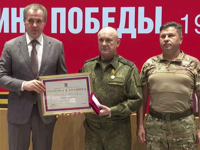 Командиру бригады «БАРС-Белгород» Владимиру Устинову вручили награды