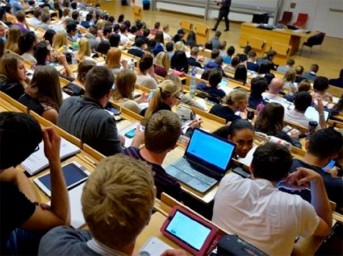 Правительство РФ получило полномочия ограничивать платное обучение в вузах – подписан закон