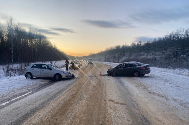 В пригороде Саранска «Шевроле Лачетти» столкнулся с «Киа Церато», пострадал водитель В пригороде Саранска «Шевроле Лачетти» столкнулся с «Киа Церато», пострадал водитель